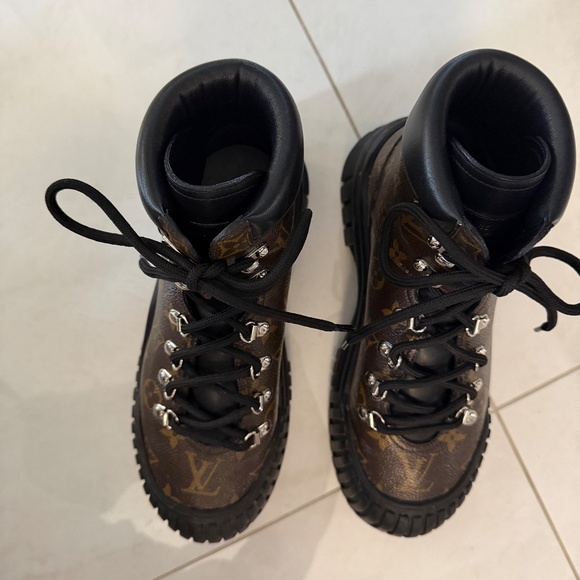 Louis Vuitton boots - Picture 5 of 6